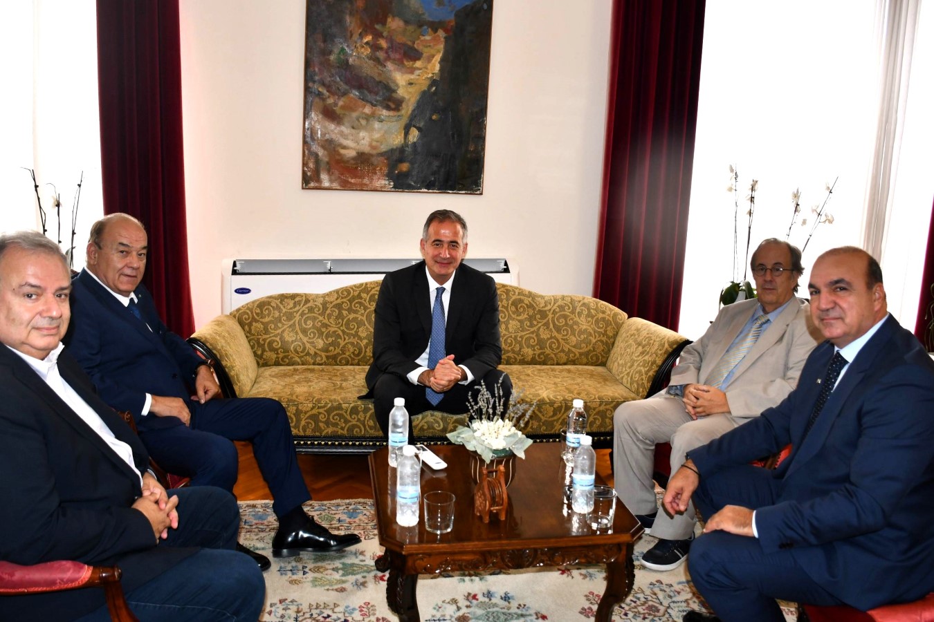 Εικόνα άρθρου Συνάντηση του Υφυπουργού Μακεδονίας και Θράκης, κ. Στάθη Κωνσταντινίδη με τον Πρόεδρο του ΕΒΕΘ και της ΚΕΕΕ κ. Γιάννη Μασούτη (custom)