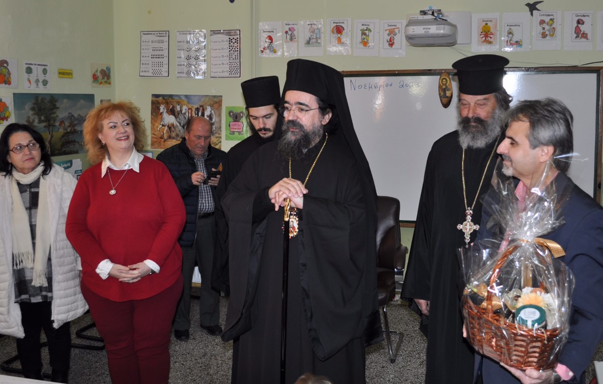 επισκεψη του Σεβασμιοτατου Μητροπολίτη Καστορίας στο Δημοτικό Σχολείο Αετού (10) (custom)
