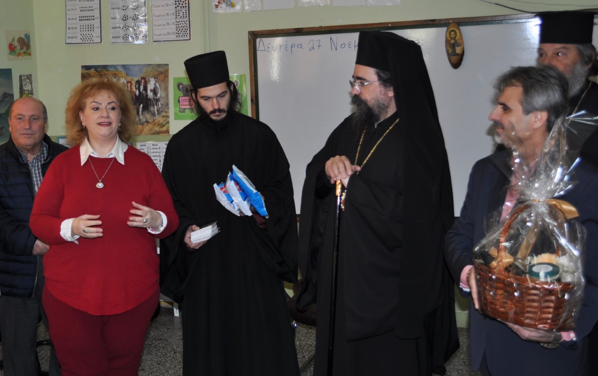 επισκεψη του Σεβασμιοτατου Μητροπολίτη Καστορίας στο Δημοτικό Σχολείο Αετού (8) (custom)