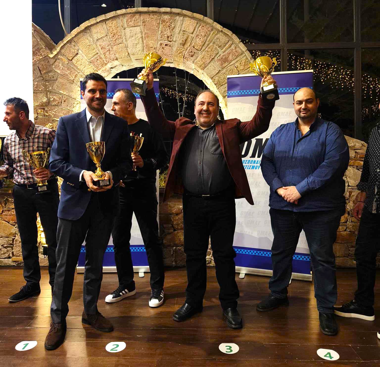 ΧΑΤΖΗΧΡΗΣΤΟΣ (2)