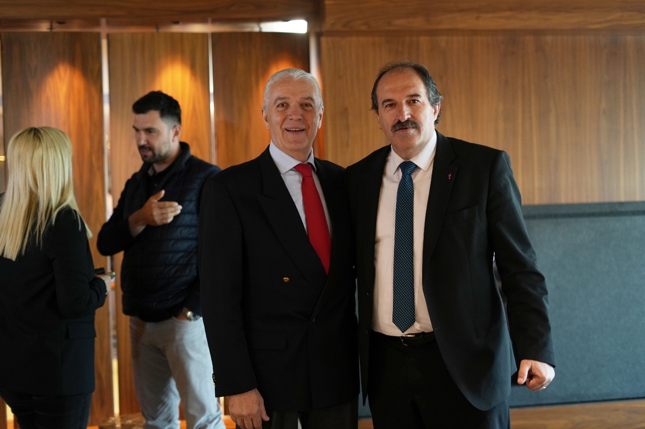 Liasis Ioannis Me Taska Athanasio