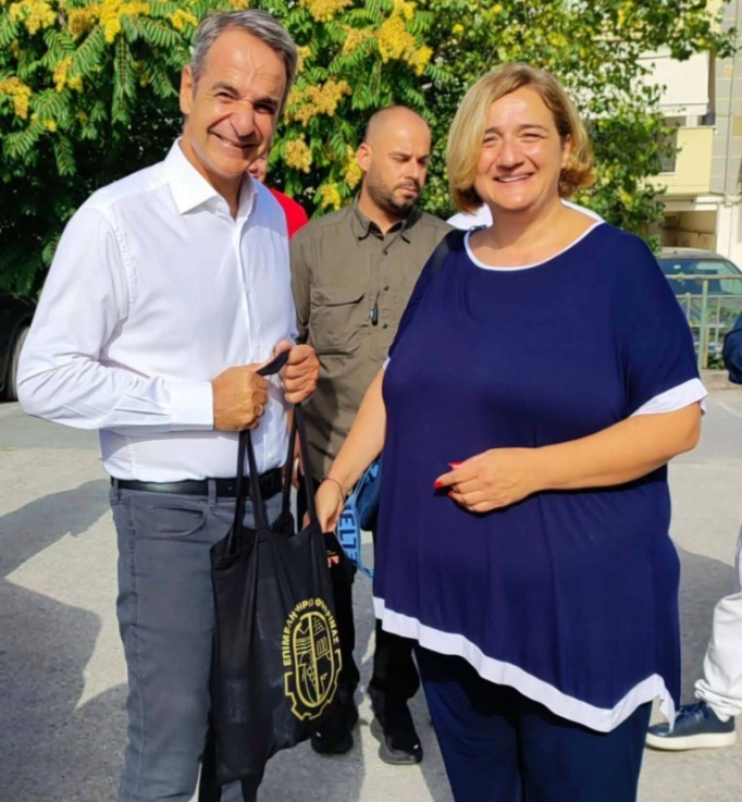 Mitsotakis Me Roza